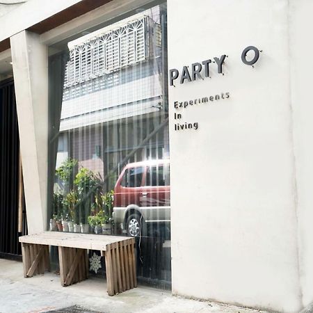 Partyo Hostel Taichung Exterior foto